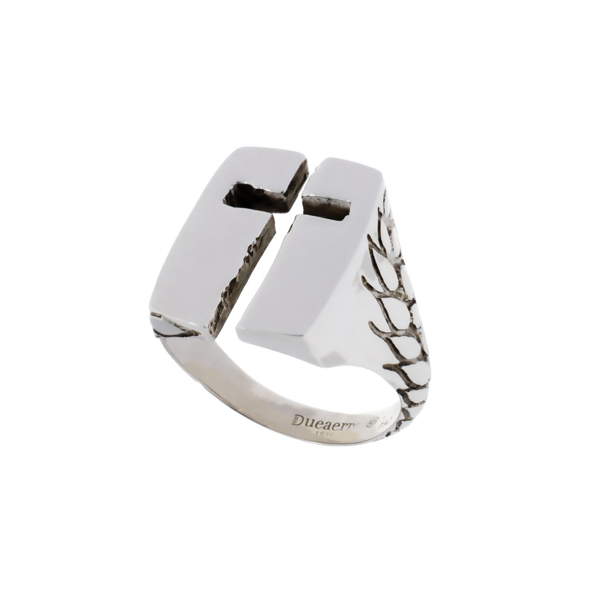 Anello chevalier rock croce mini realizzato in argento brunito 925 dal brand dueaerre 1938